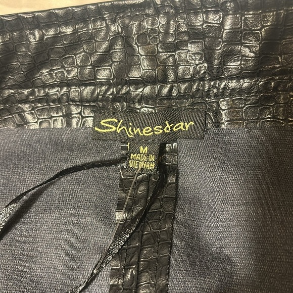 Shinestar Women's Faux Leather Belted Mini Skirt
Black Size M - Picture 4 of 9